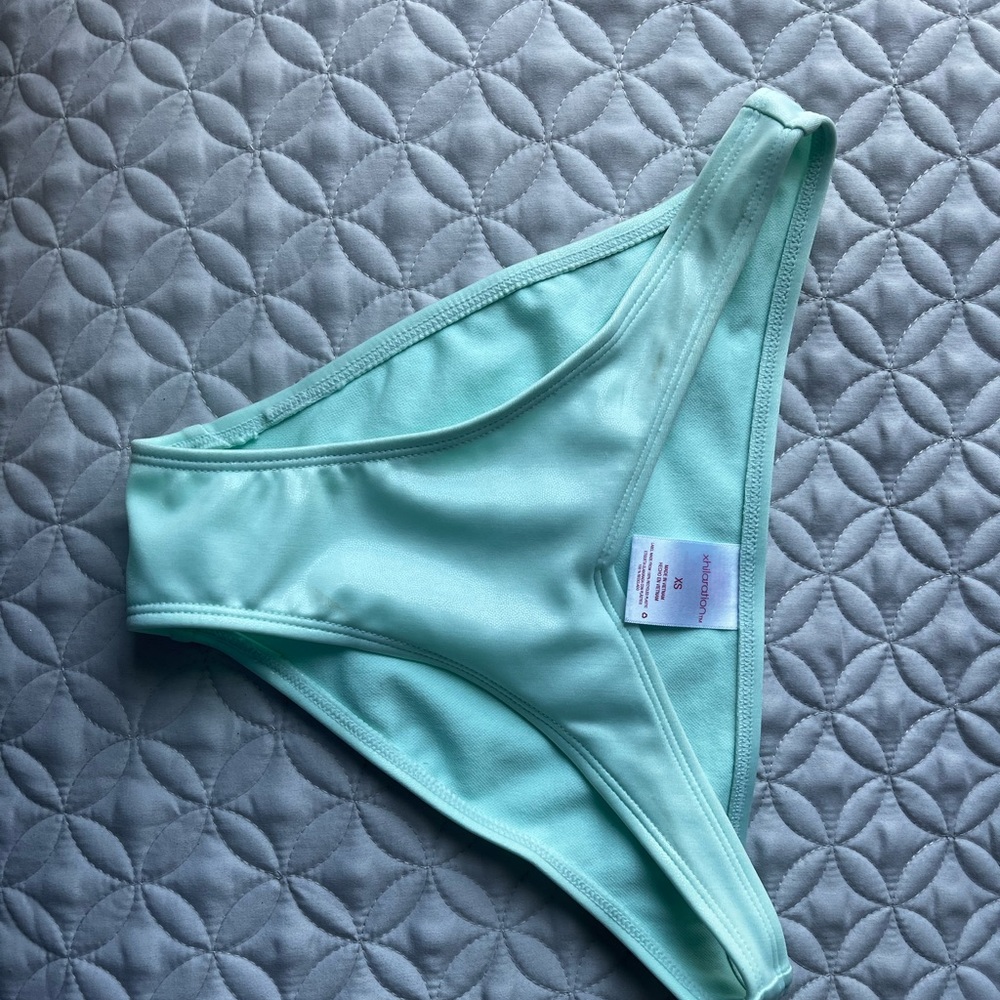 BRAND NEW WITHOUT TAGS bikini bottoms